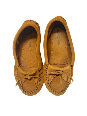 Womens Minnetonka Kilty Casual Shoe - Taupe Size 7